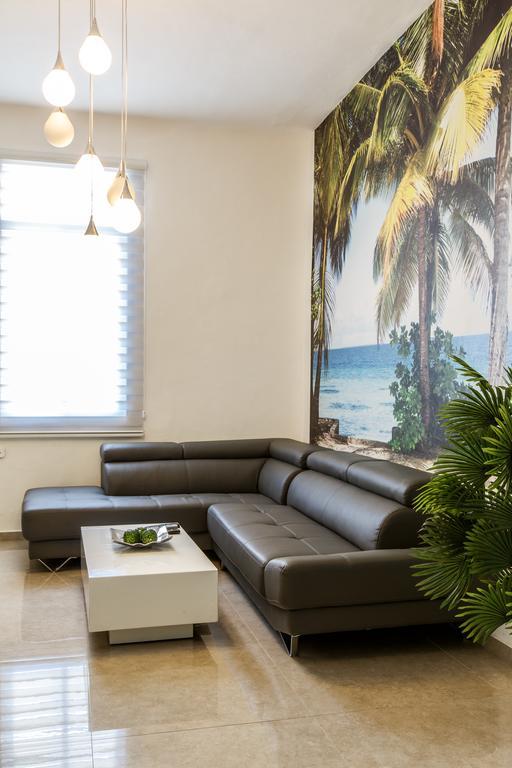 Designed Beach Apartments Тель-Авив Номер фото