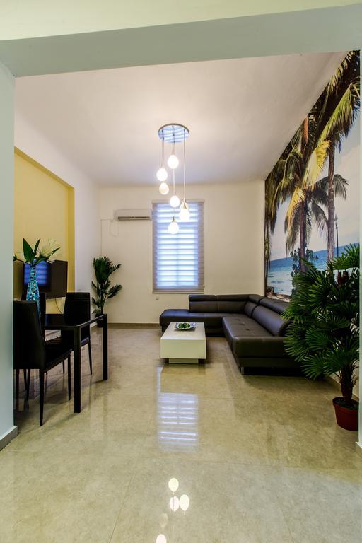 Designed Beach Apartments Тель-Авив Номер фото